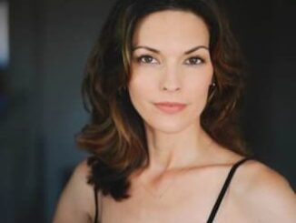Alana de la Garza"s image