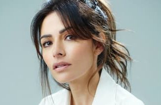 Sarah Shahi's image
