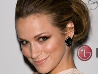 Shantel VanSanten's image
