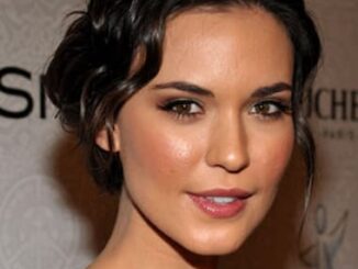 Odette Annable's image